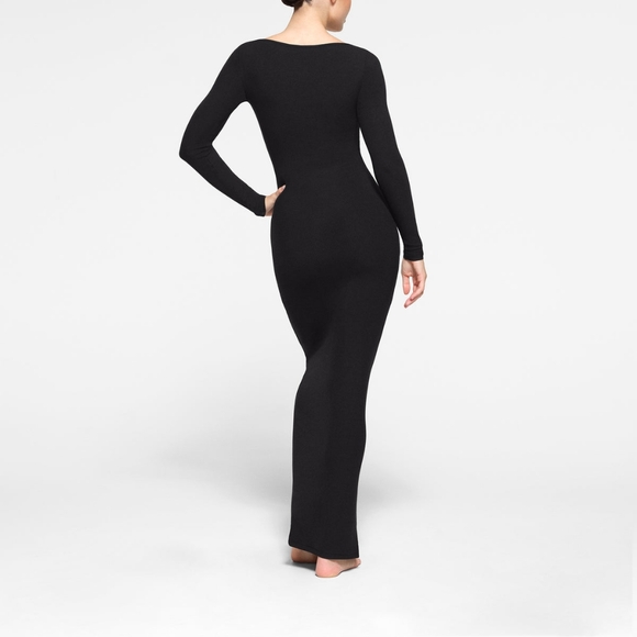 2. NWT SKIMS SOFT LOUNGE LONG SLEEVE KEYHOLE DRESS IN ONYX - Picture 4 of 7
